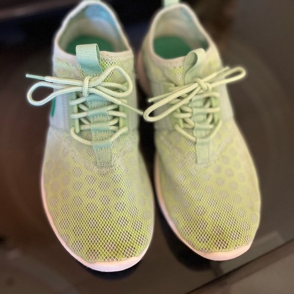 Women’s Nike sneakers - Picture 2 of 5